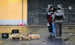 Des membres de la police scientifique sur les lieux d'une attaque au couteau, le 23 février 2025 à Mulhouse, dans le Haut-Rhin