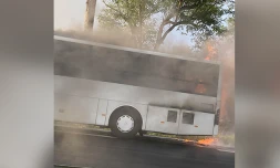Saint-Pierre : un bus en feu à Mon caprice, la route coupée dans le sens montant [?]