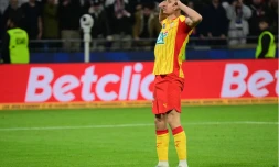 Le Lensois Florian Thauvin, après avoir marqué le tir au but de la qualification, au Groupama Stadium, à Lyon, le 5 mars 2026. OLIVIER CHASSIGNOLE / AFP 