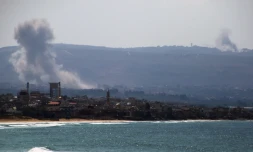 De la fumée aprÚs une frappe israélienne à Tyr, dans le sud du Liban, le mardi 24 septembre 2024 - HASSAN FNEICH / AFP