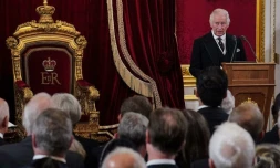 Charles III se dit "profondément conscient" de ses "devoirs et lourdes responsabilités"