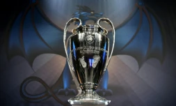 Le trophée de la Ligue des  champions exposé au siège de l'UEFA, le 12 décembre 2016 à Nyon (Suisse) 