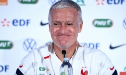 Le sélectionneur de l'équipe de France Didier Deschamps en conférence de presse au Stade de France à la veille du match contre la SuÚde le 16 novembre 2020 à Saint-Denis