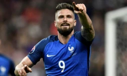 Olivier Giroud après avoir marqué un 2e but pour la France contre l'Islande, le 3 juillet 2016 au Stade de France