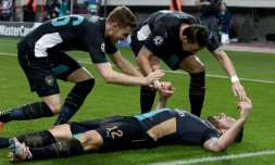 La joie de l'attaquant d'Arsenal Olivier Giroud, auteur d'un triplé contre l'Olympiakos, le 9 décembre 2015 au Pirée