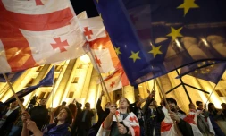 Manifestation contre le projet de loi sur l'influence étrangÚre, devant le Parlement à Tbilissi, le 17 avril 2024 en Géorgie