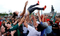 Mexicanos celebrando en Guadalajara, Estado de Jalisco, la victoria contra Alemania en el mundial de Rusia el 17 de junio de 2018.