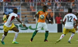L'Ivoirien Serge Aurier (c) lors d'un match de qualification contre le Mali, le 8 octobre 2016 à Bouaké