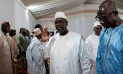 Le chef de l'Etat sénégalais Macky Sall (C), le 28 avril 2023 à Dakar 