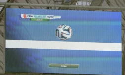 Confirmation du but des Bleus face au Honduras par la technologie sur la ligne de but à Porto Alegre, le 15 juin 2014 