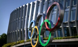 Les cinq anneaux du drapeau olympique, devant la Maison olympique de Lausanne, le 22 juin 2026