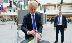 Le leader du parti d'extrĂȘme droite aux Pays-Bas, le Parti de la libertĂ© (PVV ) Freedom Party Geert Wilders vote aux Ă©lections europĂ©ennes le 6 juin 2024, Ă La Haye