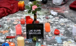 Bougies en hommage aux victimes le 23 mars 2016 place de la Bourse à Bruxelles