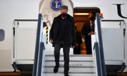 Le secrétaire d'Etat américain Antony Blinken à son arrivée à l'aéroport de Stansted, au nord-est de Londres, le 2 mai 2021 au Royaume-Uni