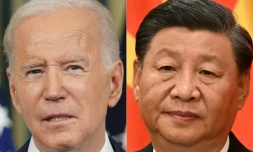 Le président américain Joe Biden lors d'une conférence de presse à la Maison Blanche à Washington, le 11 novembre 2022 et le président chinois Xi Jinping lors d'une conférence de presse au Palais de l'Assemblée du peuple à Pékin, le 23 octobre 2022
