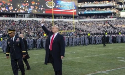 Le président des Etats-Unis Donald Trump lors d'un match militaire de football américain au Lincoln Financial Field de Philadelphie (Pennsylvanie) le 8 décembre 2019