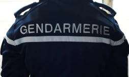 Un homme de 23 ans a été mis en examen vendredi à Aix-en-Provence pour avoir volé lance-roquettes et obus dans un train de marchandises qui convoyait ce matériel appartenant à l'armée, a-t-on appris de source proche du dossier