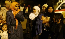 Femmes et enfants regroupés dans les environs de Madaya le 11 janvier 2016 en Syrie