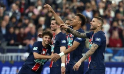 Les joueurs du PSG célèbrent leur victoire en finale de la Coupe de France face à Reims, à Saint-Denis, le 24 mai 2025