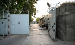 L'entrée de l'ambassade canadienne déserte après son évacuation, le 15 août 2021 à Kaboul, en Afghanistan