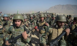 Des soldats de l'armée afghane lors d'exercices militaires dans un centre d'entraînement de la périphérie de Kaboul, le 17 octobre 2017