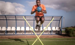 Le Sénégalais Younousse Diopdans lors d'un entraînement de football dans le cadre du projet "Sansofé", le 17 octobre 2023 sur l'île canarienne de Tenerife, en Espagne 