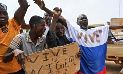 Des partisans des militaires auteurs du coup d'Etat manifestent à Niamey, au Niger, le 6 août 2023