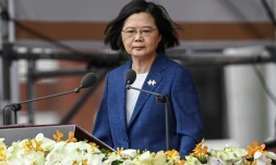 La présidente de Taïwan Tsai Ing-wen devant le palais présidentiel à Taipei, le 10 octobre 2021