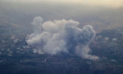 Une photo prise dans la région de Marjayoun, dans le sud du Liban, montre de la fumée s'élevant après une frappe sur le village de Kfar Chouba, près de la frontière avec Israël, le 20 novembre 2024