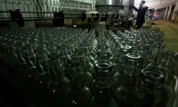 Une distillerie de vodka illégale à Koutchki, près de Moscou, le 25 novembre 2016