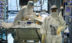 Dans le service de réanimation de l'hÎpital Santo Stefano de Prato, prÚs de Florence en Italie, le 17 décembre 2020