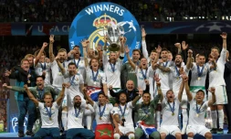 Les joueurs du Real Madrid avec le trophée de la Ligue des champions remportée le 26 mai 2018 à Kiev face à Liverpool