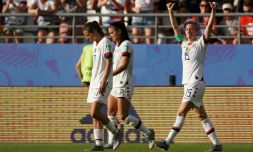 L'attaquante des USA Megan Rapinoe (d) buteuse lors de la victoire 2-1 sur l'Espagne au Mondial le 24 juin 2019 à Reims