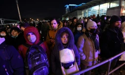 Des partisans du principal opposant russe Alexeï Navalny rassemblés devant l'aéroport Vnoukovo de Moscou, le 17 janvier 2021