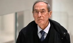 Claude Guéant, ex-secrétaire général de l'Elysée, arrive au tribunal de Paris, le 25 septembre 2025, pour le verdict du procès de l'ancien président Nicolas Sarkozy, dans l'affaire du financement libyen