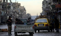 Les forces de sécurité à Raqa annoncent un couvre-feu de deux jours à partir de dimanche pour prévenir d'éventuelles attaques du groupe Etat islamique (EI) dans cette ville du nord de la Syrie