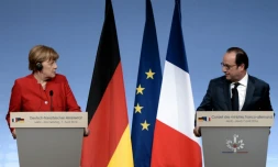 Le président français Francois Hollande et la chancelière allemande Angela Merkel lors d'un conseil des ministres franco-allemand le 7 avril 2016 à Metz