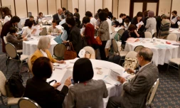 Des parents et leurs enfants participent à une réception dans le cadre de rencontres à visées matrimoniales, à Tokyo, le 3 novembre 2019.