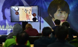 Le champion du monde sud-coréen de go, Lee Se-Dol, affrontant l'ordinateur de Google lors de la premiÚre manche, le 9 mars 2016, à Séoul