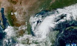 Image satellite fournie par le Cooperative Institute for Research in the Atmosphere de la Colorado State University et par la National Oceanic and Atmospheric Administration de l'ouragan Isaias se développant au-dessus du golfe du Mexique, le 7 octobre 2026