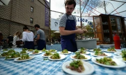 Le chef français Bertrand Grébaut lors du Fooding food festival à New York, le 22 septembre 2012 