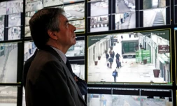 François Fillon en visite dans les locaux de la police le 27 février 2017 à Meaux