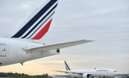 Des avions de la compagnie Air France sur le tarmac à l'aéroport international de Roissy-Charles-de-Gaulle, près de Paris, le 26 avril 2023  