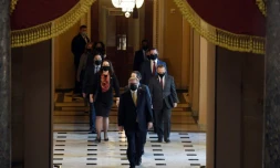 Les élus démocrates chargés de l'accusation de Donald Trump dans son procÚs au Sénat traversent le Capitole le 9 février 2021