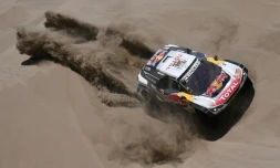 Sébastien Loeb (Peugeot) et son copilote Daniel Elena lors de la 4e étape du Dakar le 9 janvier 2018