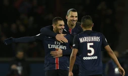 Layvin Kurzawa (c), Zlatan Ibrahimovic et Marquinhos (de dos), lors de la victoire du PSG face à Lorient, le 3 février 2016