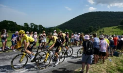 Le cycliste danois Jonas Vingegaard lors de l'ascension du Col de la Chapelle-Marcousse lors de la 10e étape du Tour de France entre Vulcania and Issoire, le 11 juillet 2023