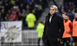 L'entraîneur de Lyon Bruno Genesio dépitié à la fin du match contre Rennnes en demi-finales de Coupe de France, le 2 avril 2019 à Décines-Charpieu