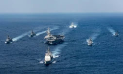 Photo fournie par la Marine américaine, le 31 mars 2017, montrant le porte-avions Carl Vinson et sa flotte