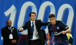 Hatem Ben Arfa aprÚs avoir reçu des consignes de son entraßneur Unai Emery face à Saint-Etienne au Parc des Princes, le 9 septembre 2016